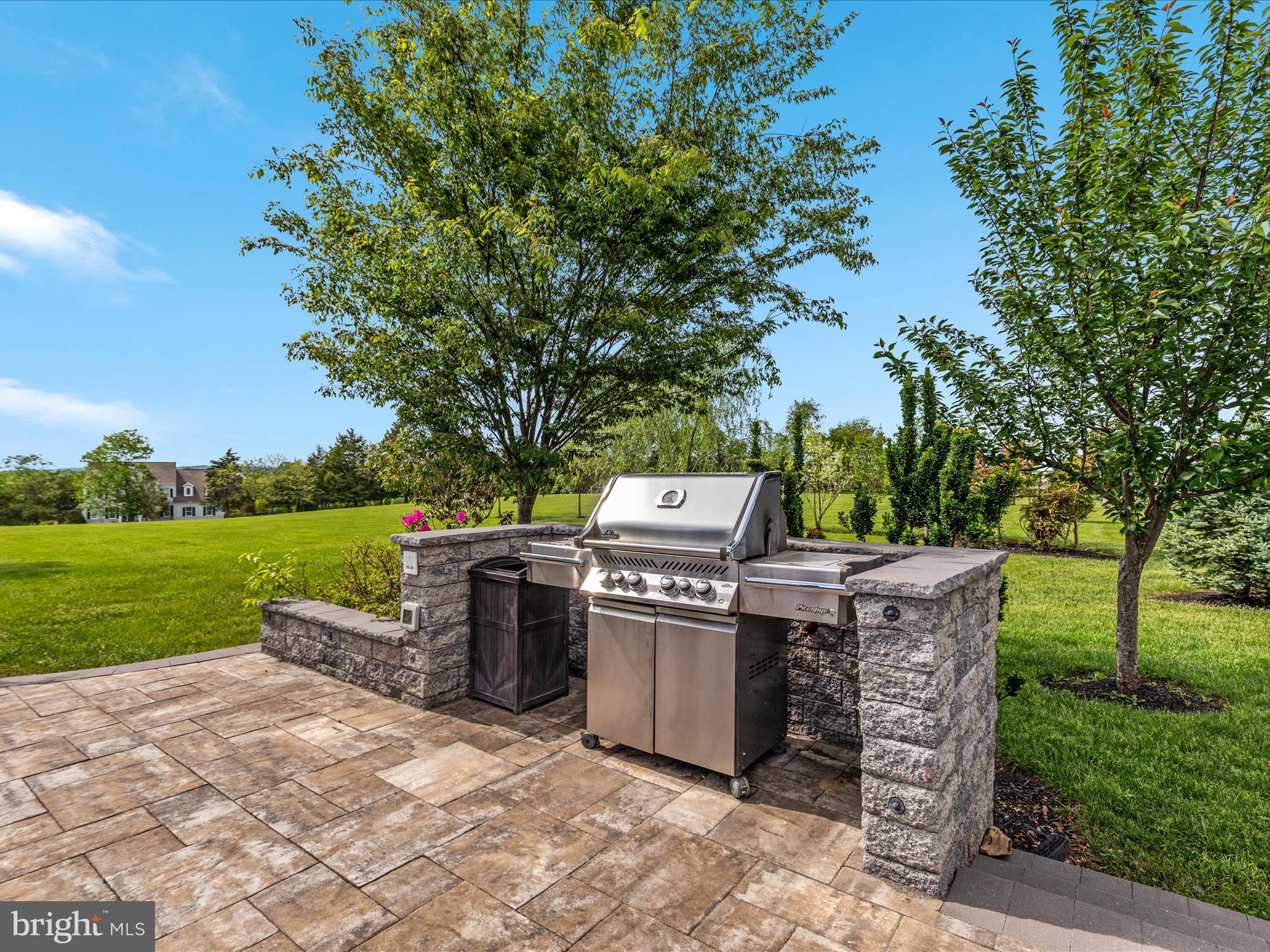 HUNTLEIGH AT CREIGHTON FARMS - Residential