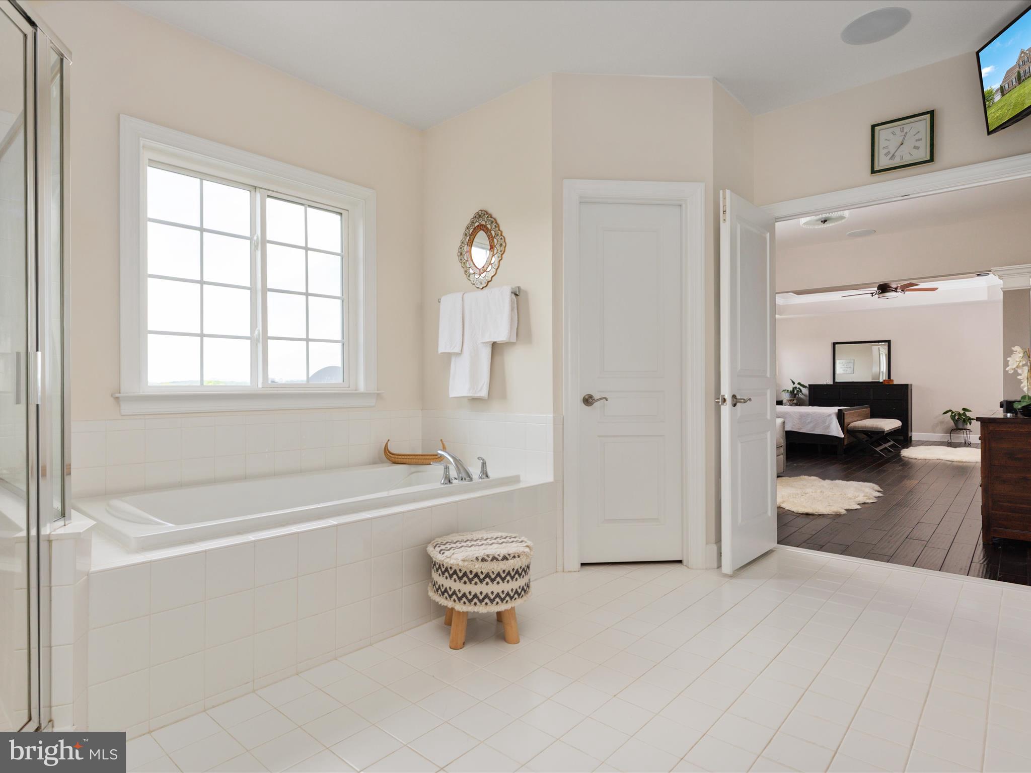 HUNTLEIGH AT CREIGHTON FARMS - Residential