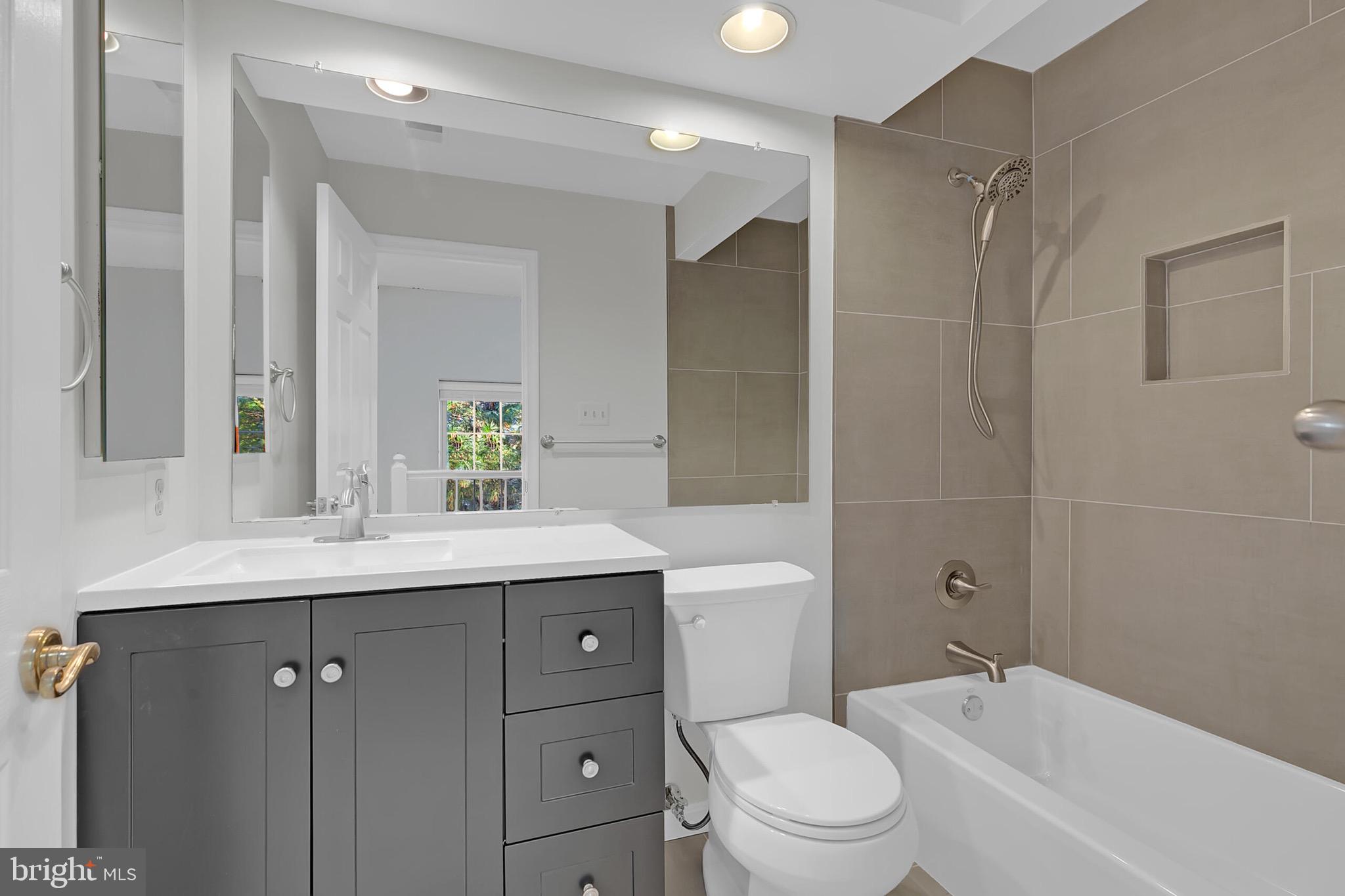 CASCADES - Residential Lease