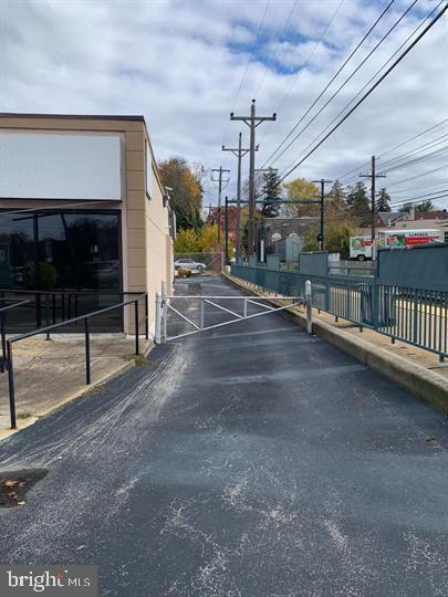 ARONIMINK - Commercial Sale