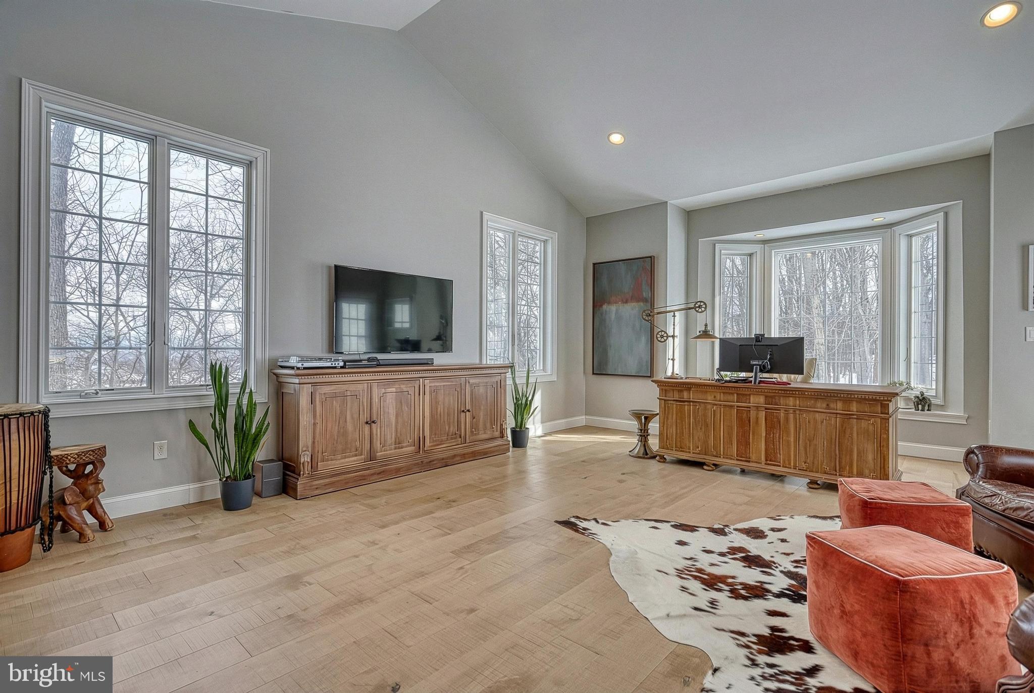 THE OAKS - Residential