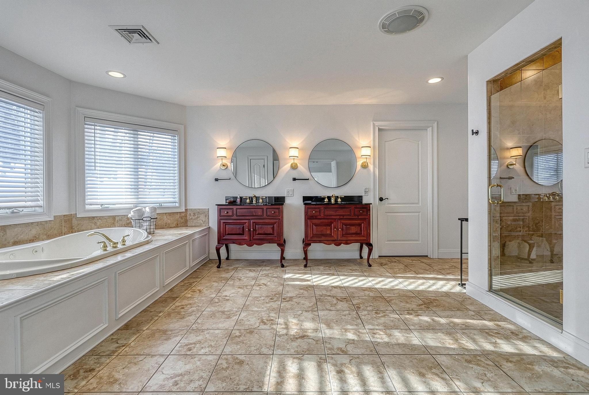 THE OAKS - Residential