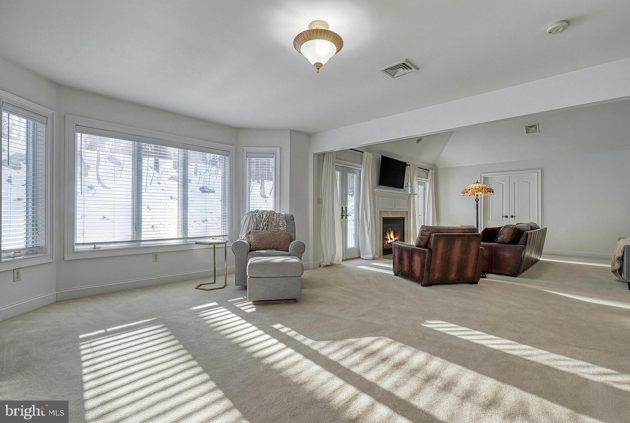 THE OAKS - Residential