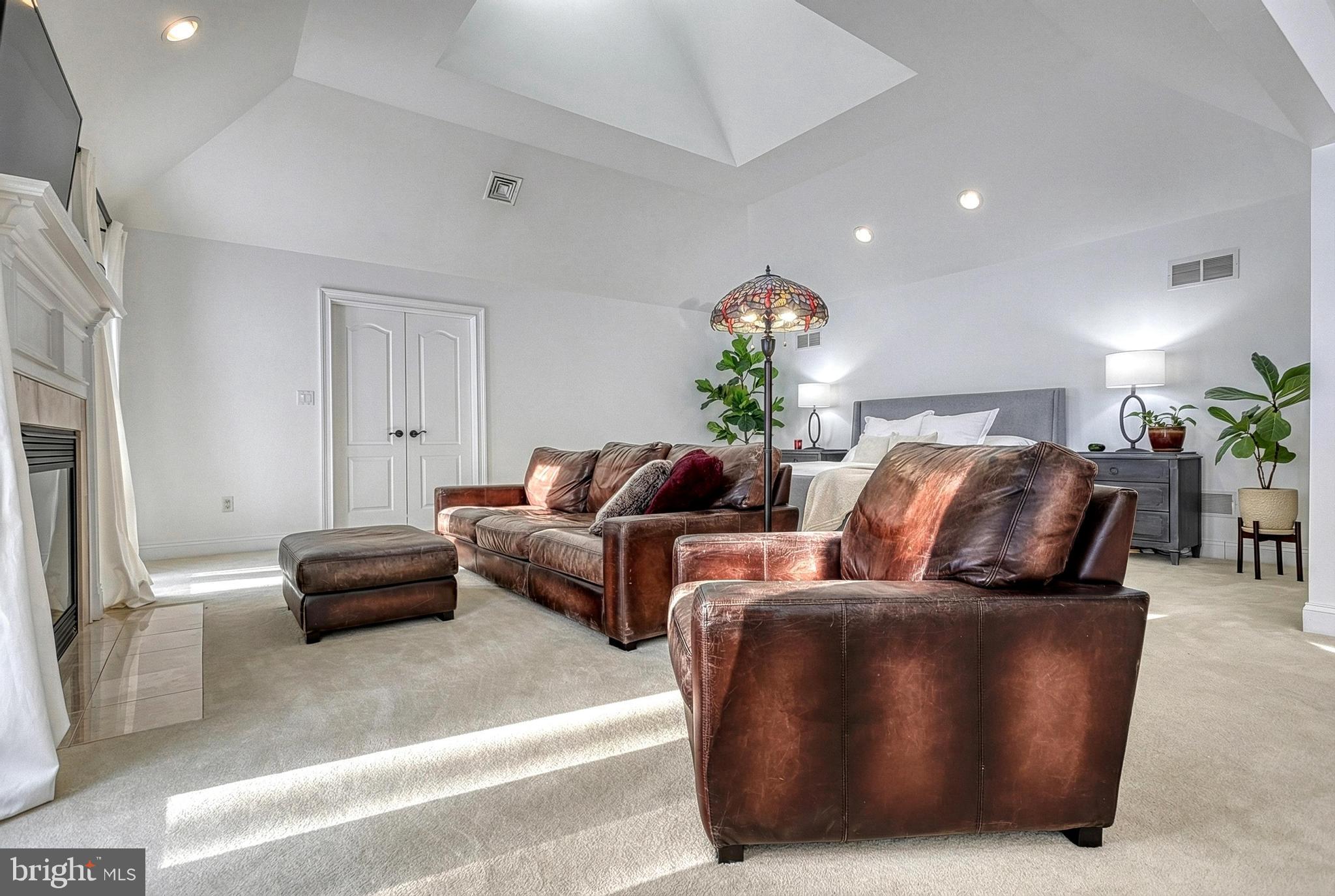 THE OAKS - Residential