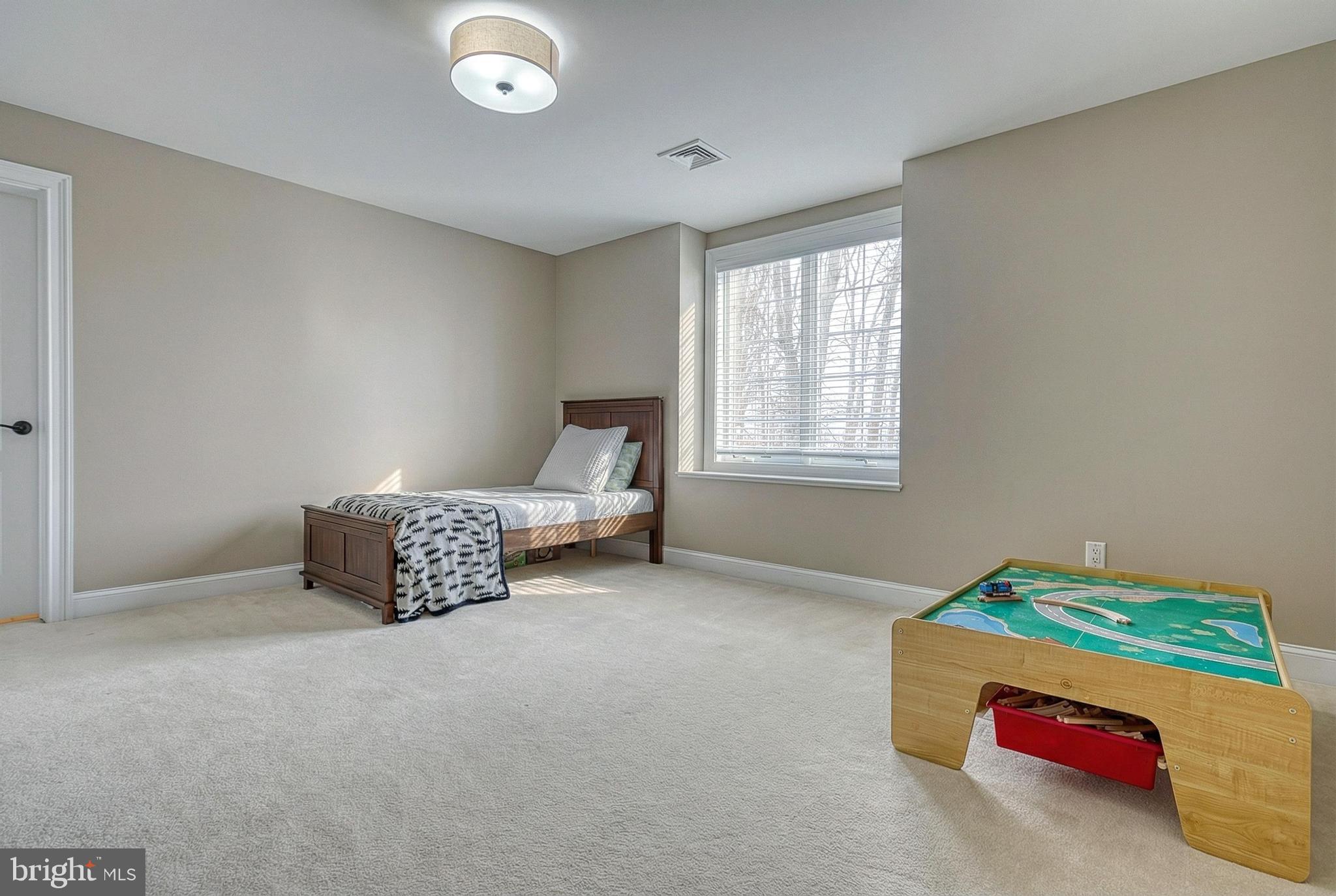 THE OAKS - Residential