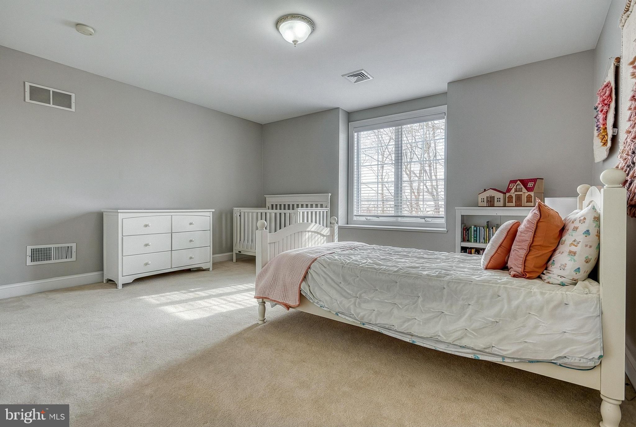 THE OAKS - Residential