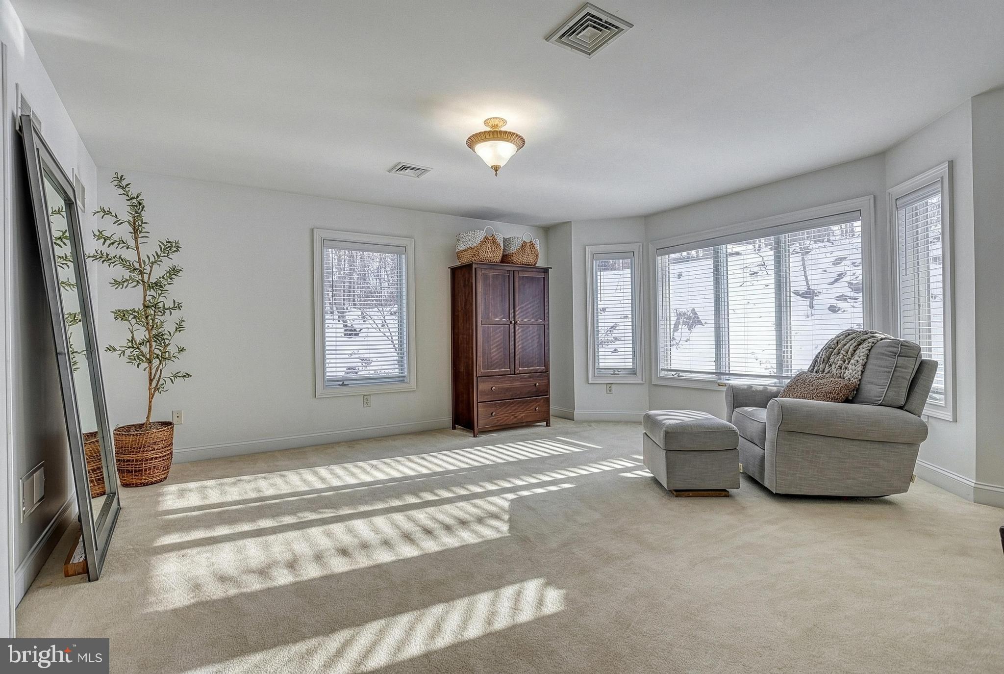 THE OAKS - Residential