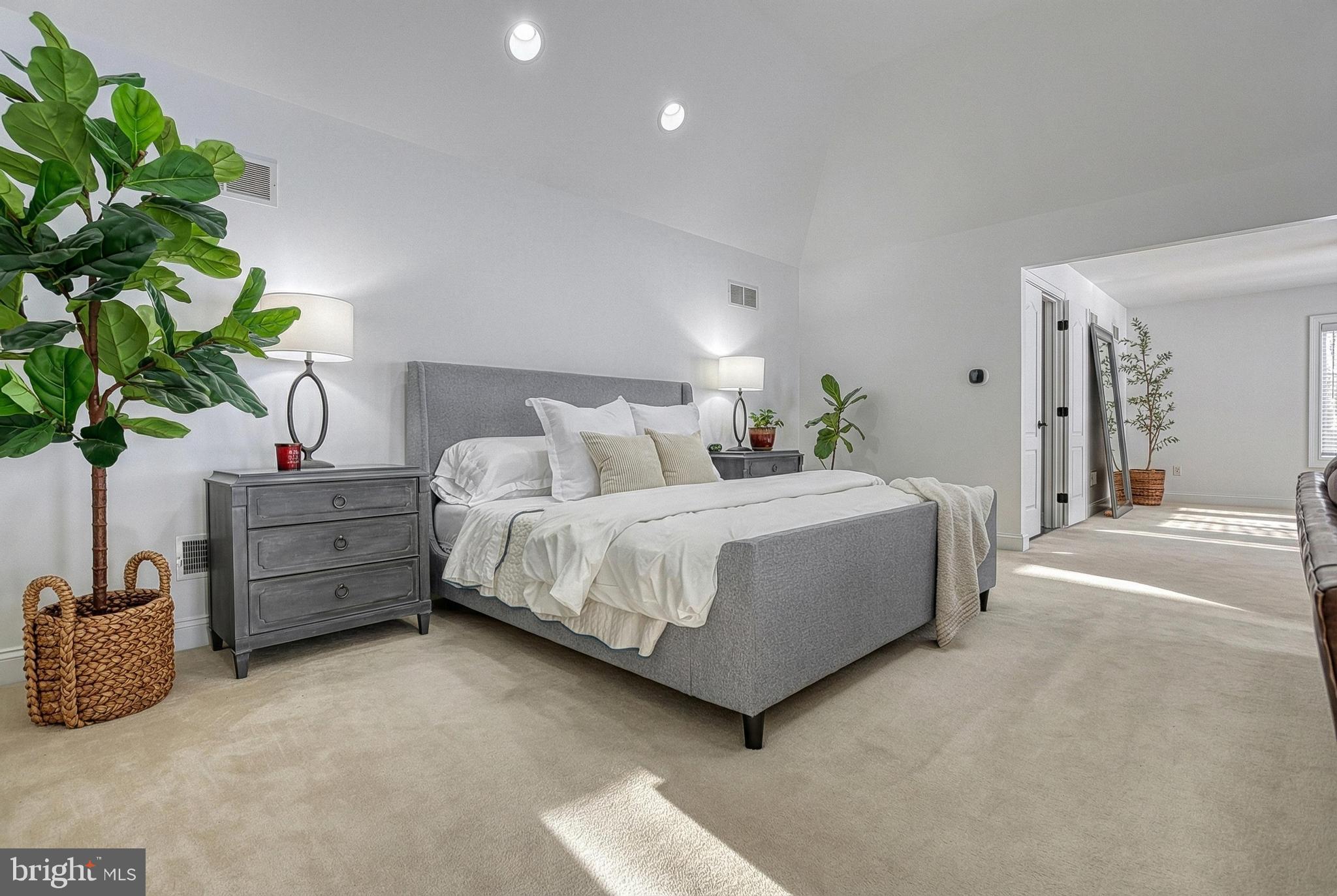 THE OAKS - Residential