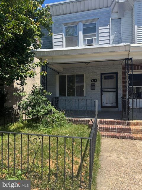 Townhouse For Sale - 629 Fanshawe Street<br/> PHILADELPHIA, PA 19111