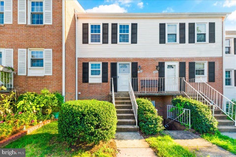 Townhouse For Rent - 14419 Golden Oak Court<br/> CENTREVILLE, VA 20121