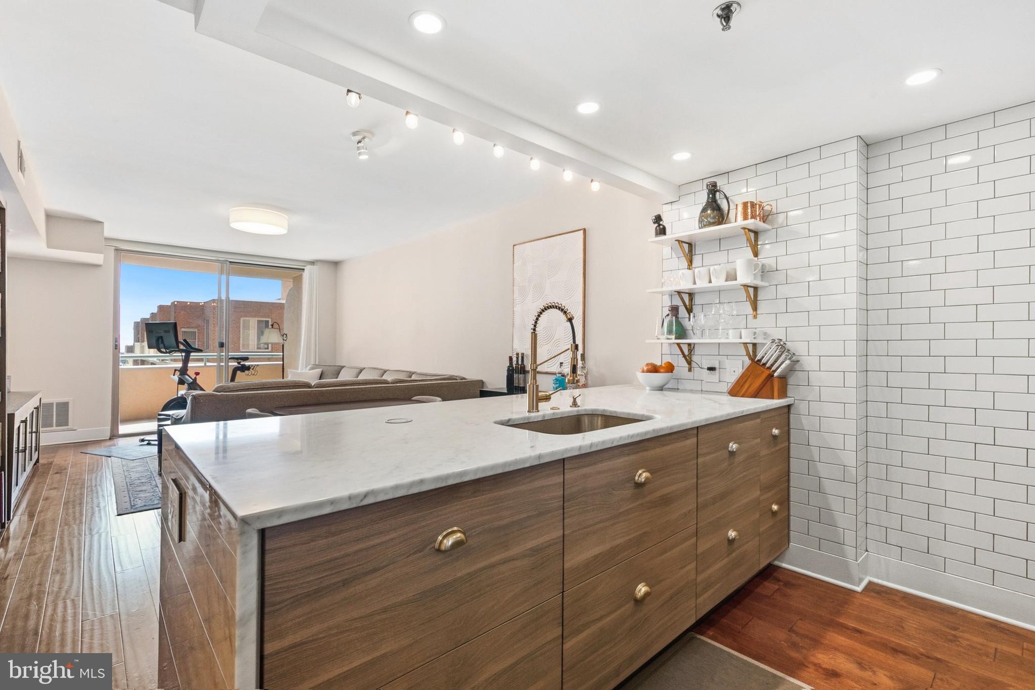 THE CHRISTOPHER - Residential