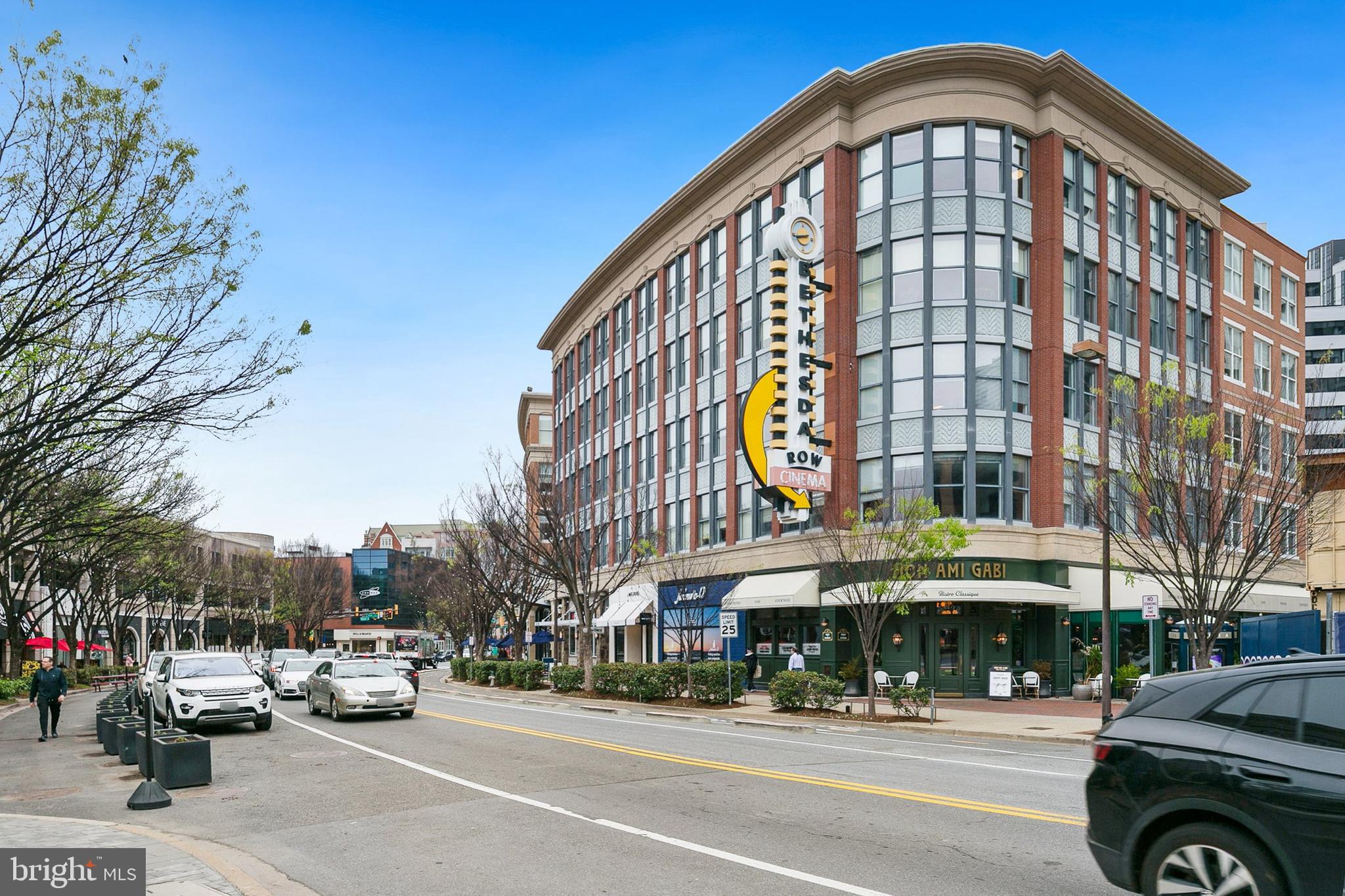 THE CHRISTOPHER - Residential