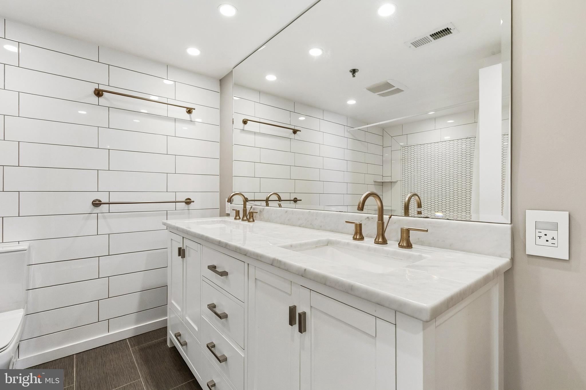 THE CHRISTOPHER - Residential