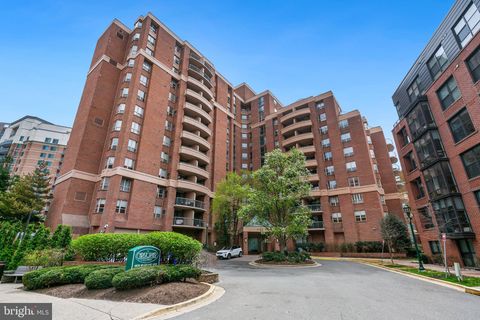 Photo of 4808 Moorland Lane #707, BETHESDA, MD 20814 (MLS # MDMC2224374)