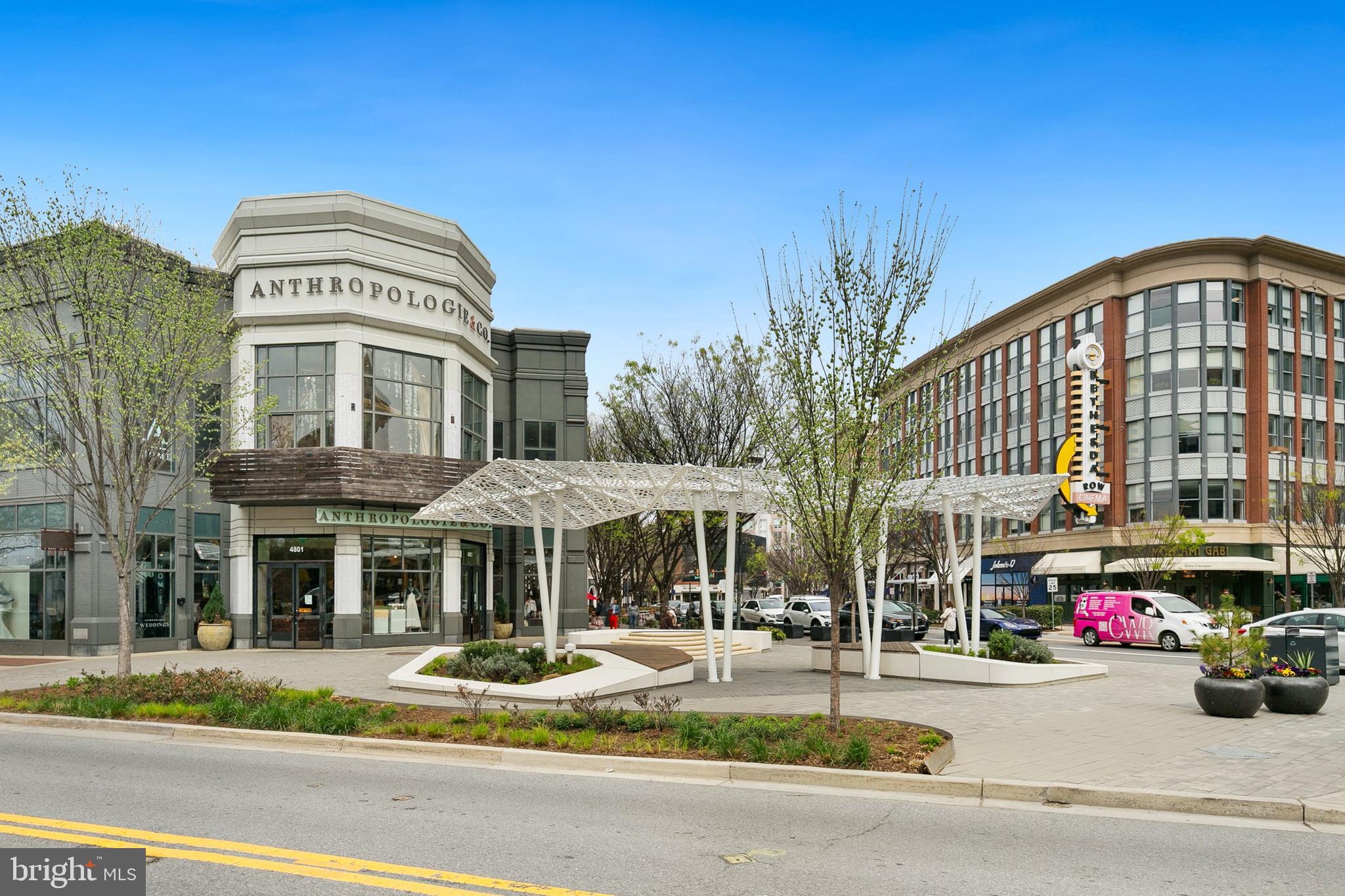 THE CHRISTOPHER - Residential