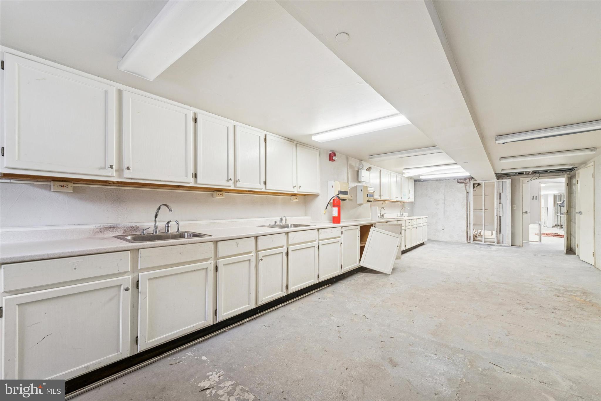 RITTENHOUSE SQUARE - Residential Income