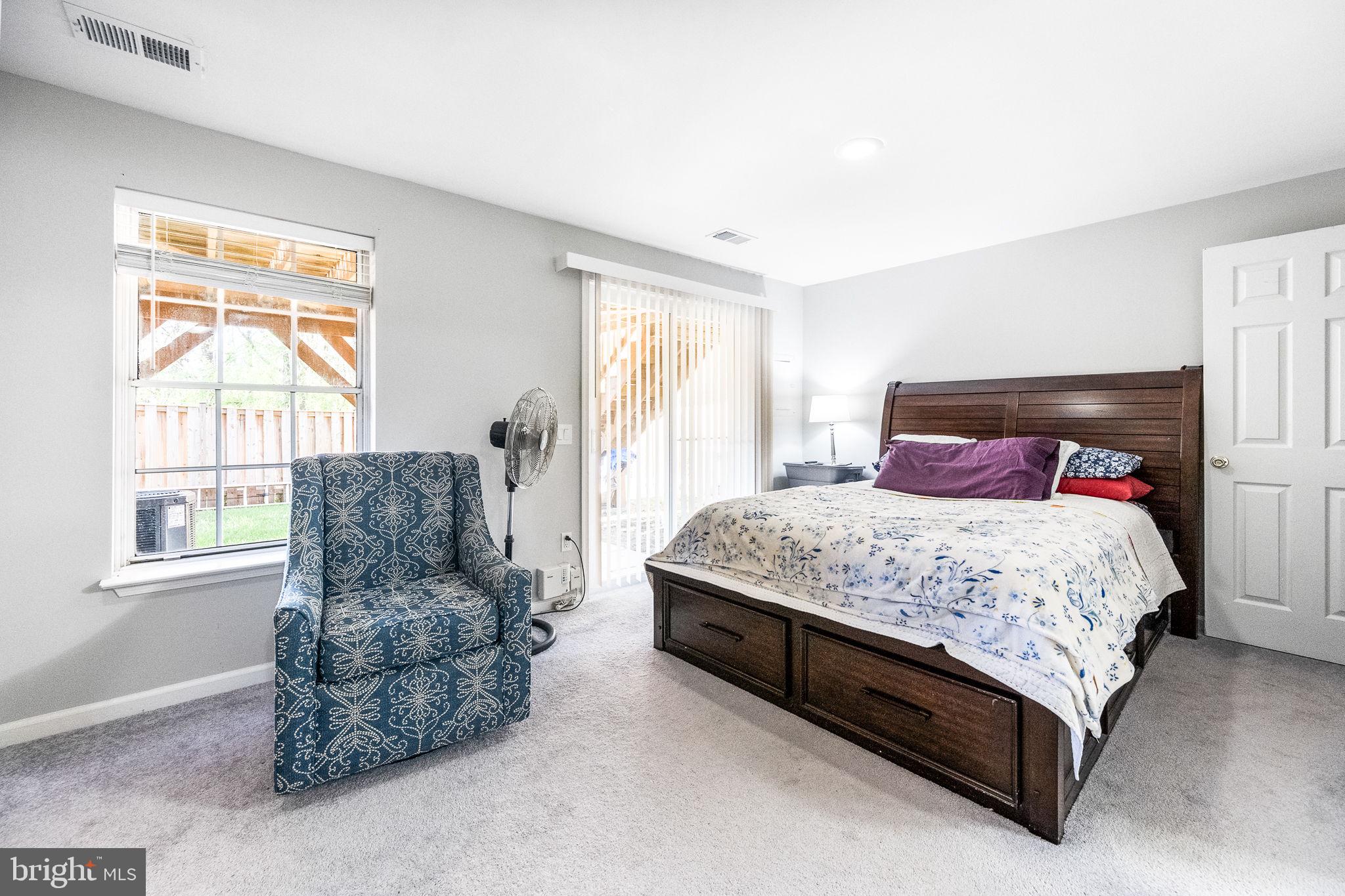 LONDON TOWNE - Residential