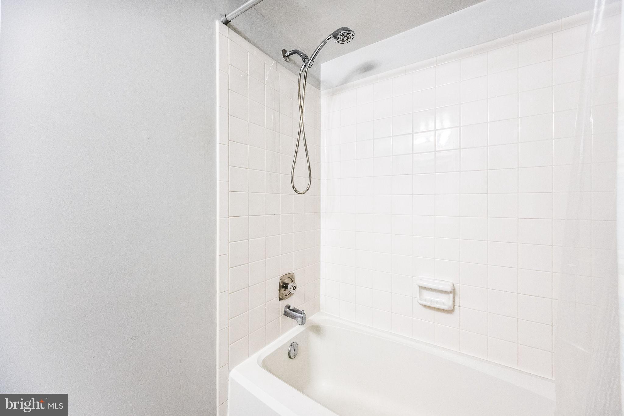 LONDON TOWNE - Residential