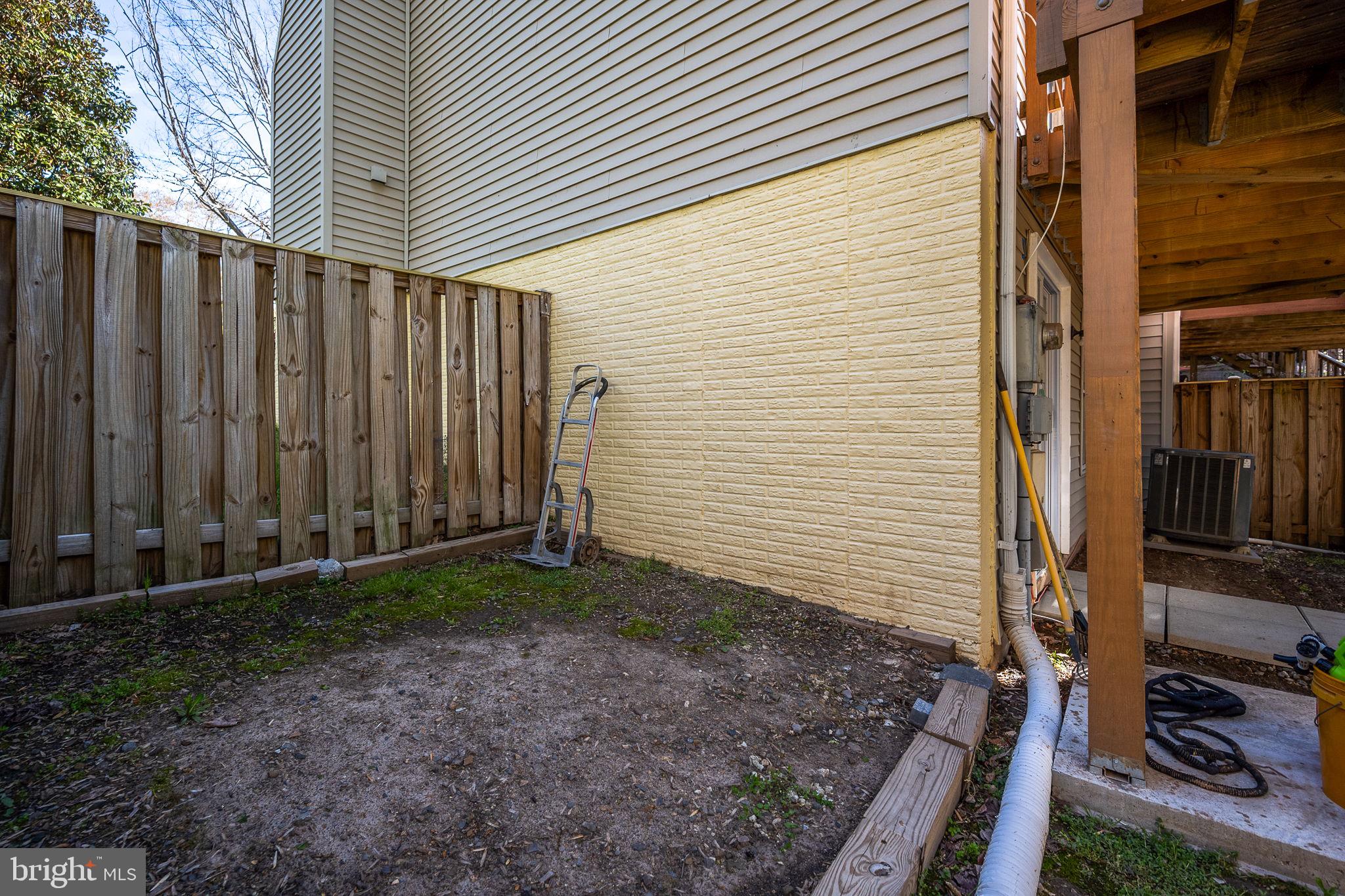 LONDON TOWNE - Residential