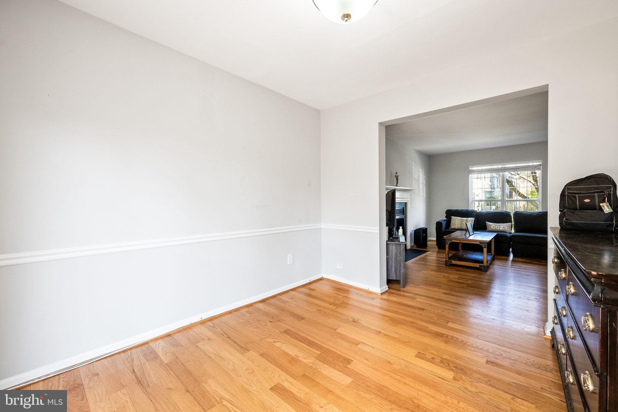 LONDON TOWNE - Residential