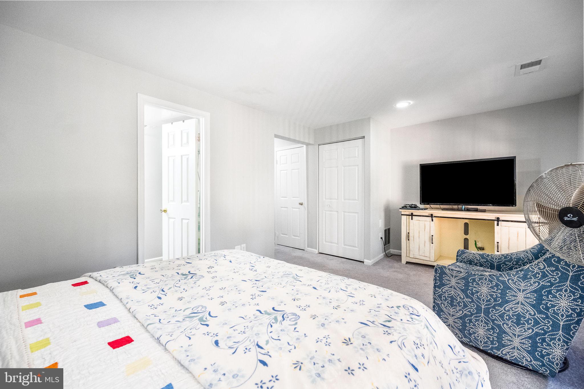 LONDON TOWNE - Residential