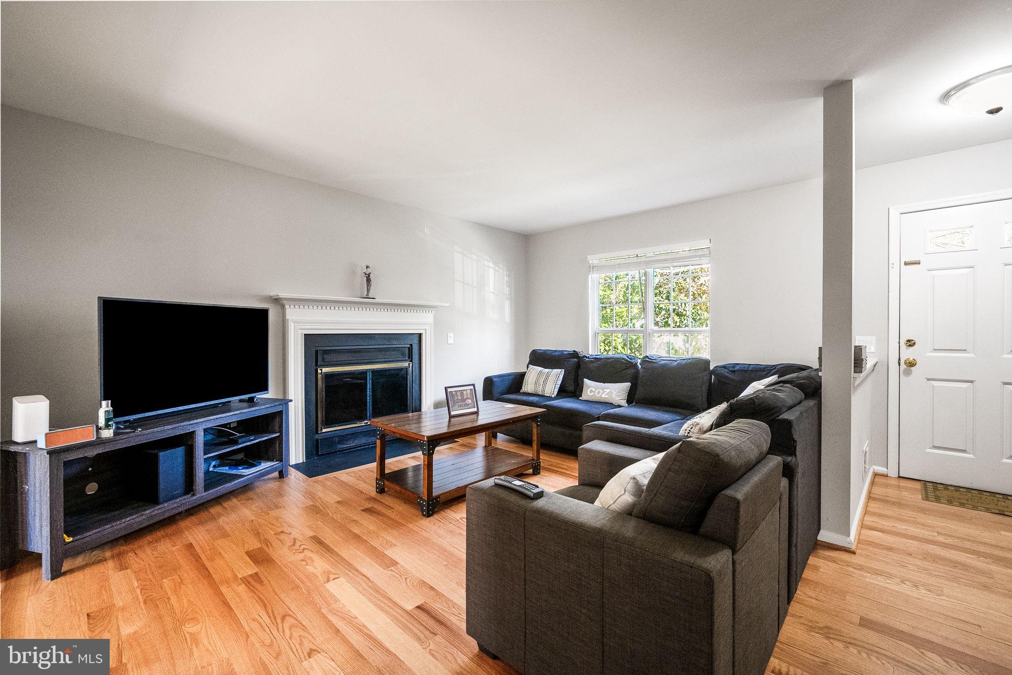 LONDON TOWNE - Residential