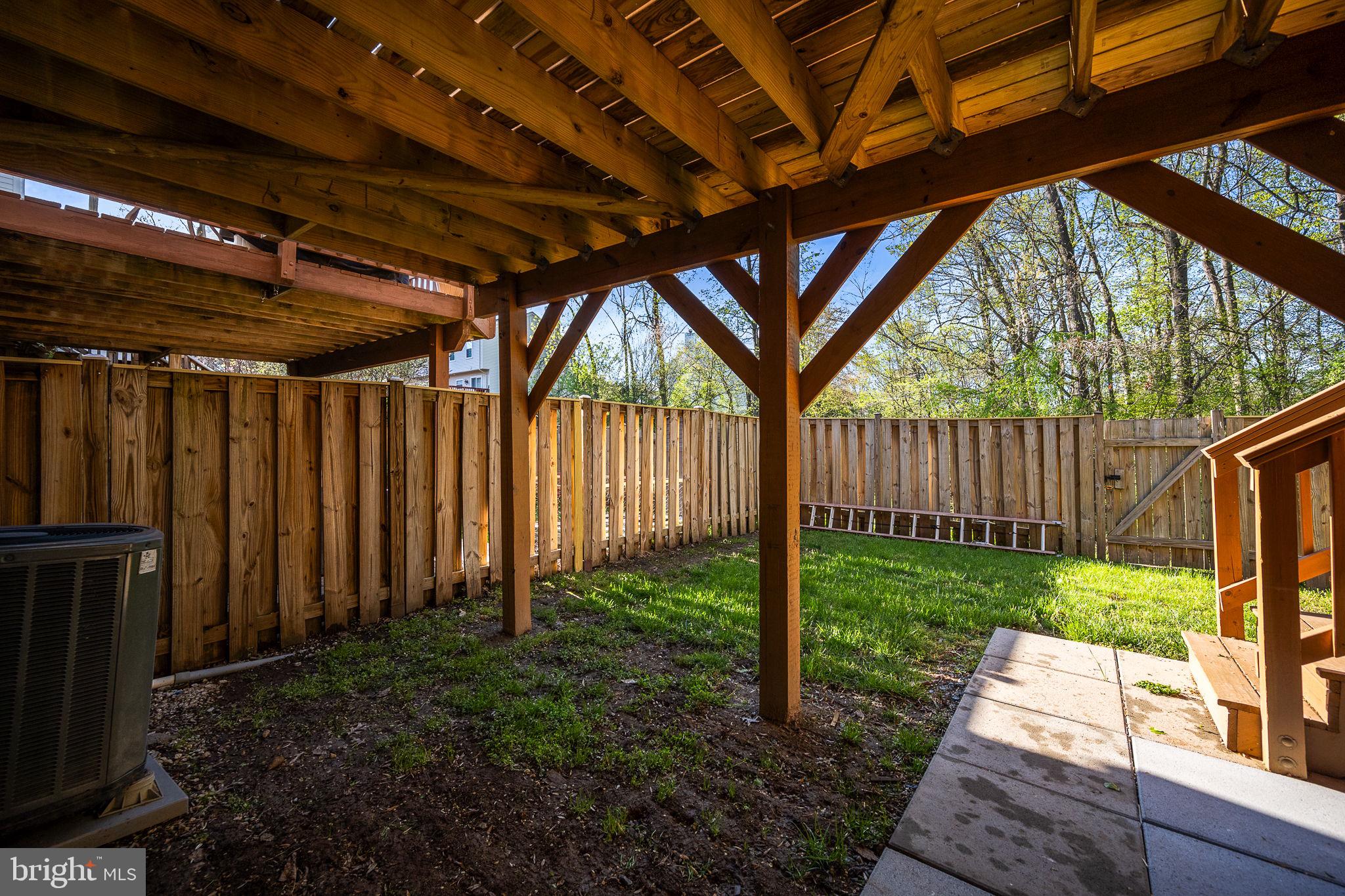 LONDON TOWNE - Residential