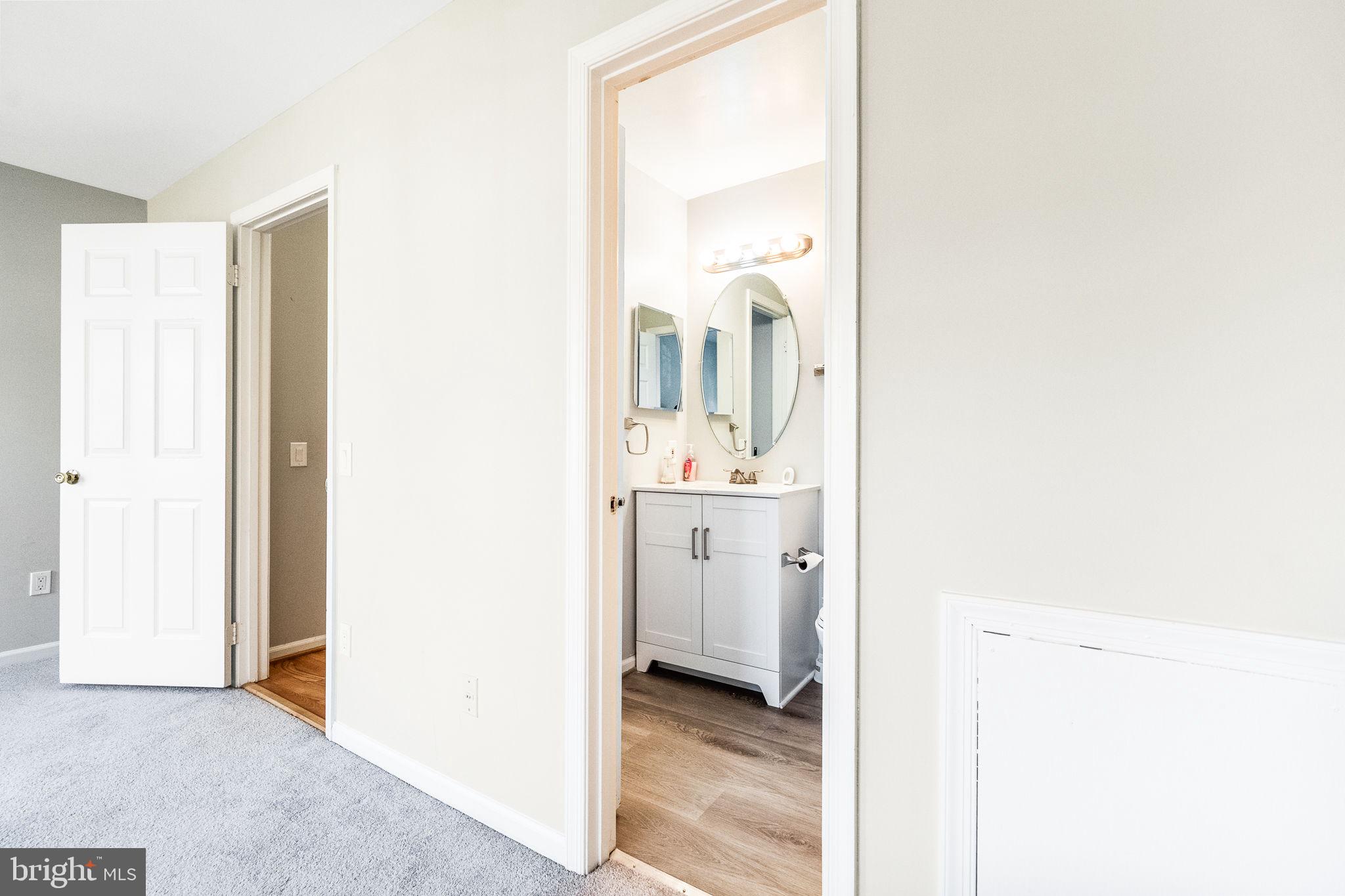 LONDON TOWNE - Residential