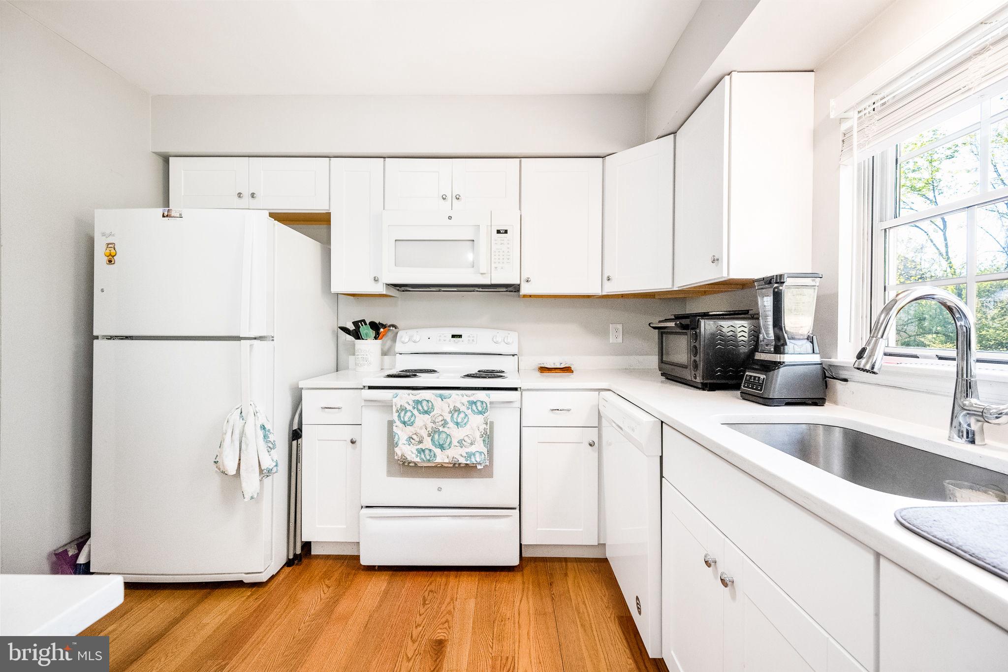 LONDON TOWNE - Residential