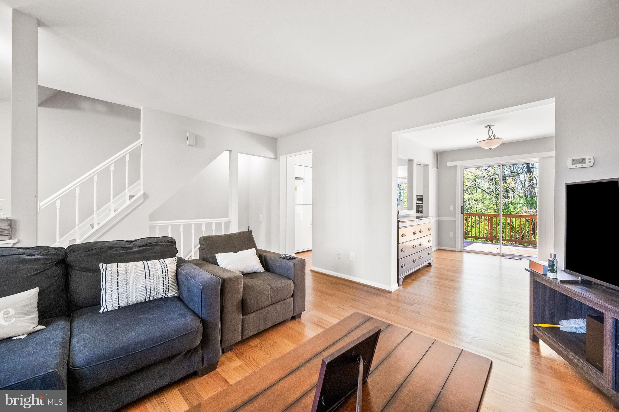 LONDON TOWNE - Residential