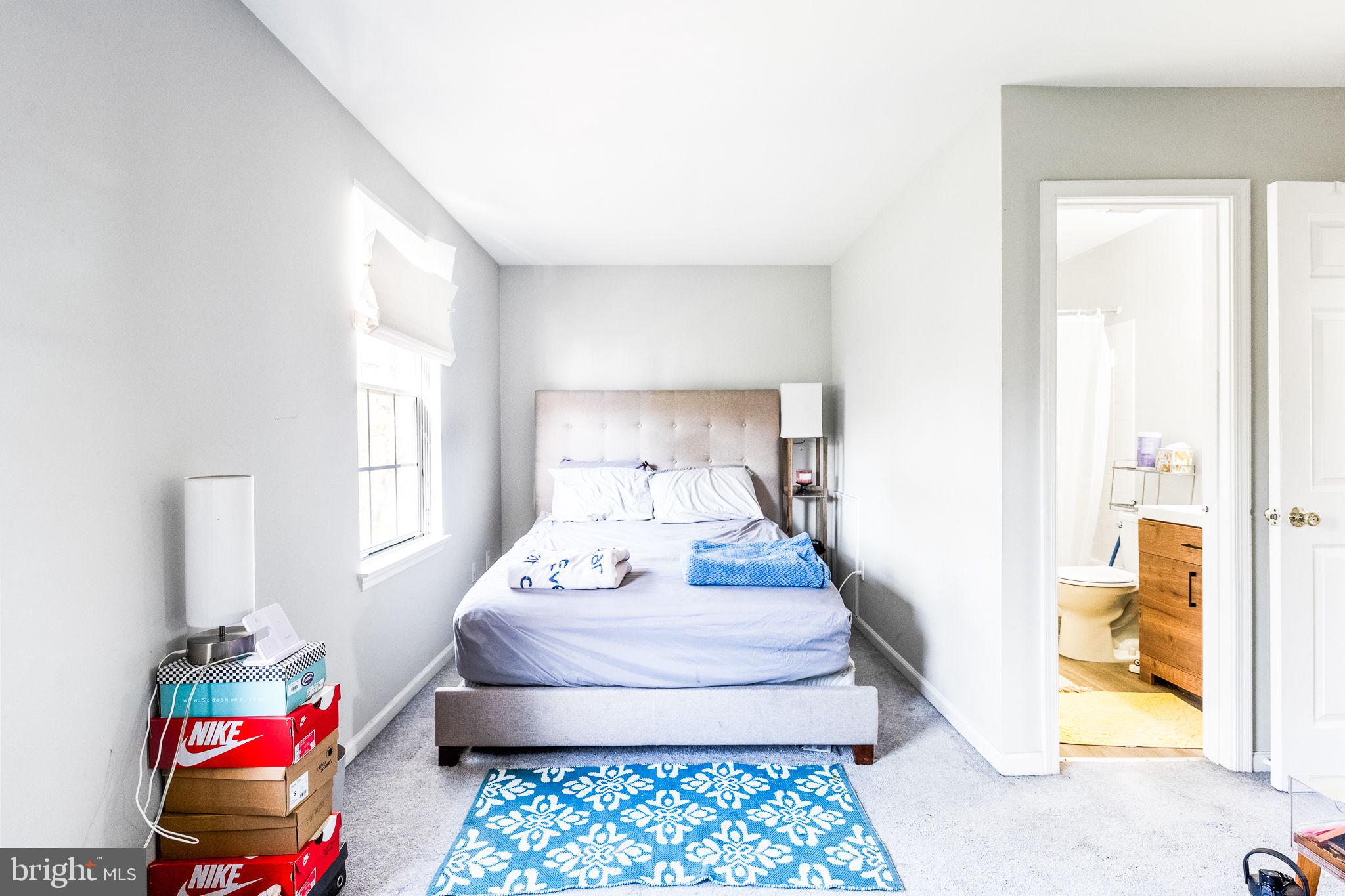 LONDON TOWNE - Residential