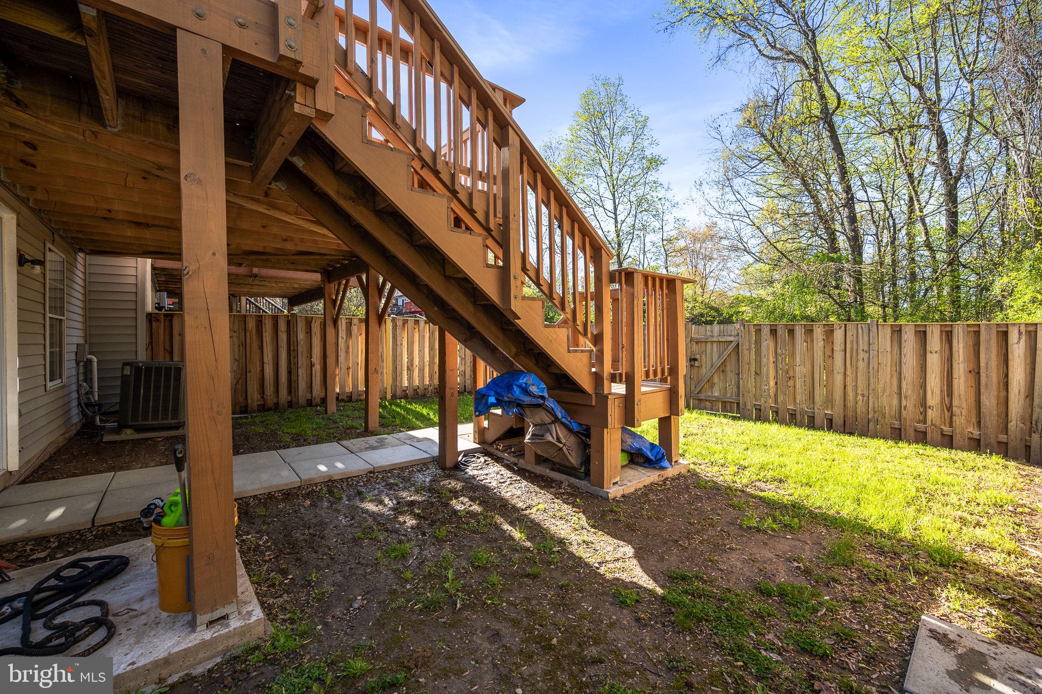 LONDON TOWNE - Residential