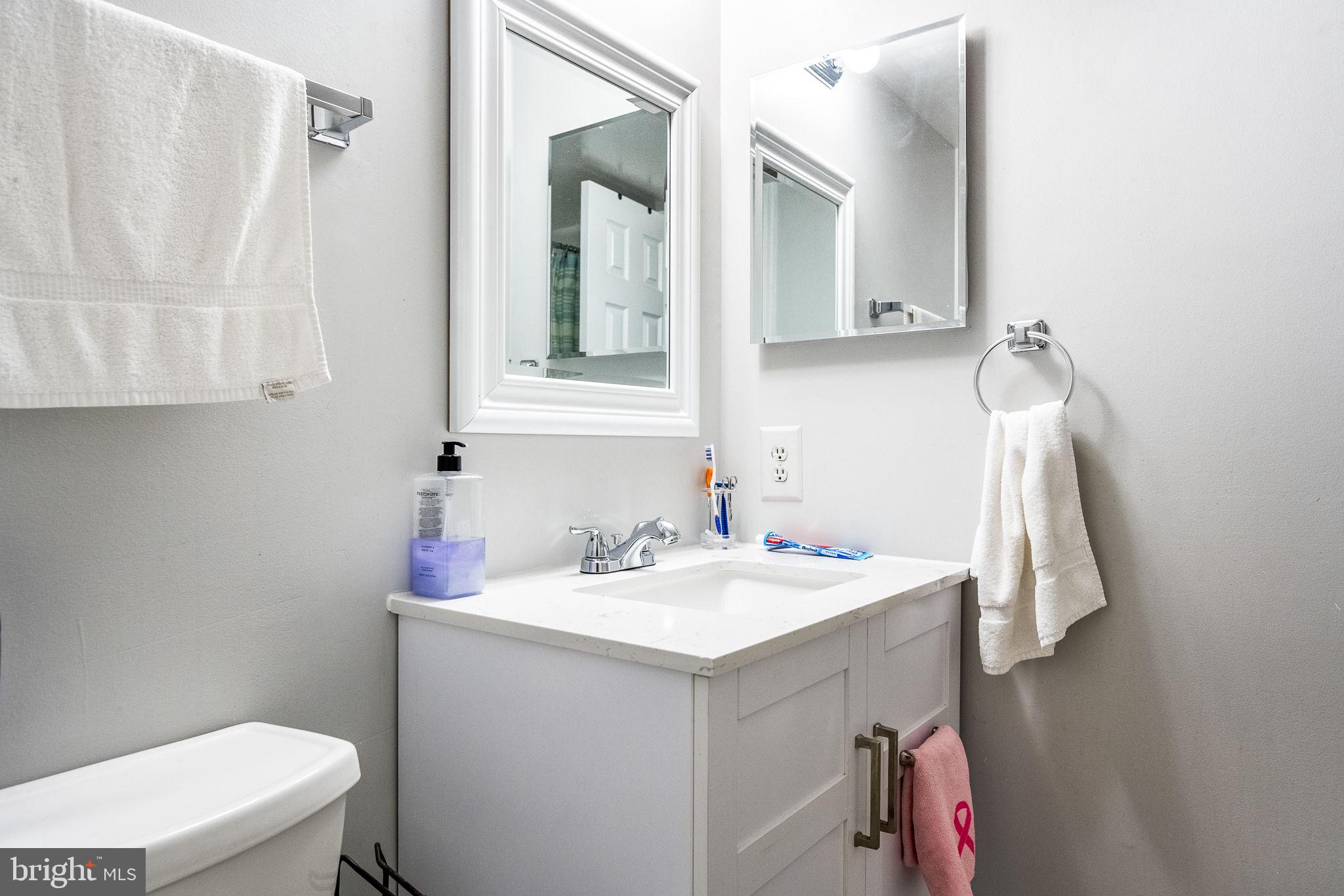 LONDON TOWNE - Residential