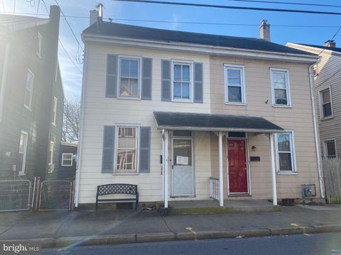 Photo of 33 W Ferdinand Street, Manheim, PA 17545 (MLS # PALA2034214)
