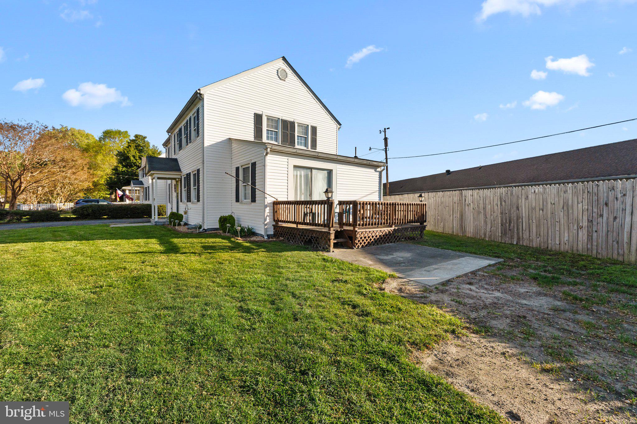 818 ESSEX STREET