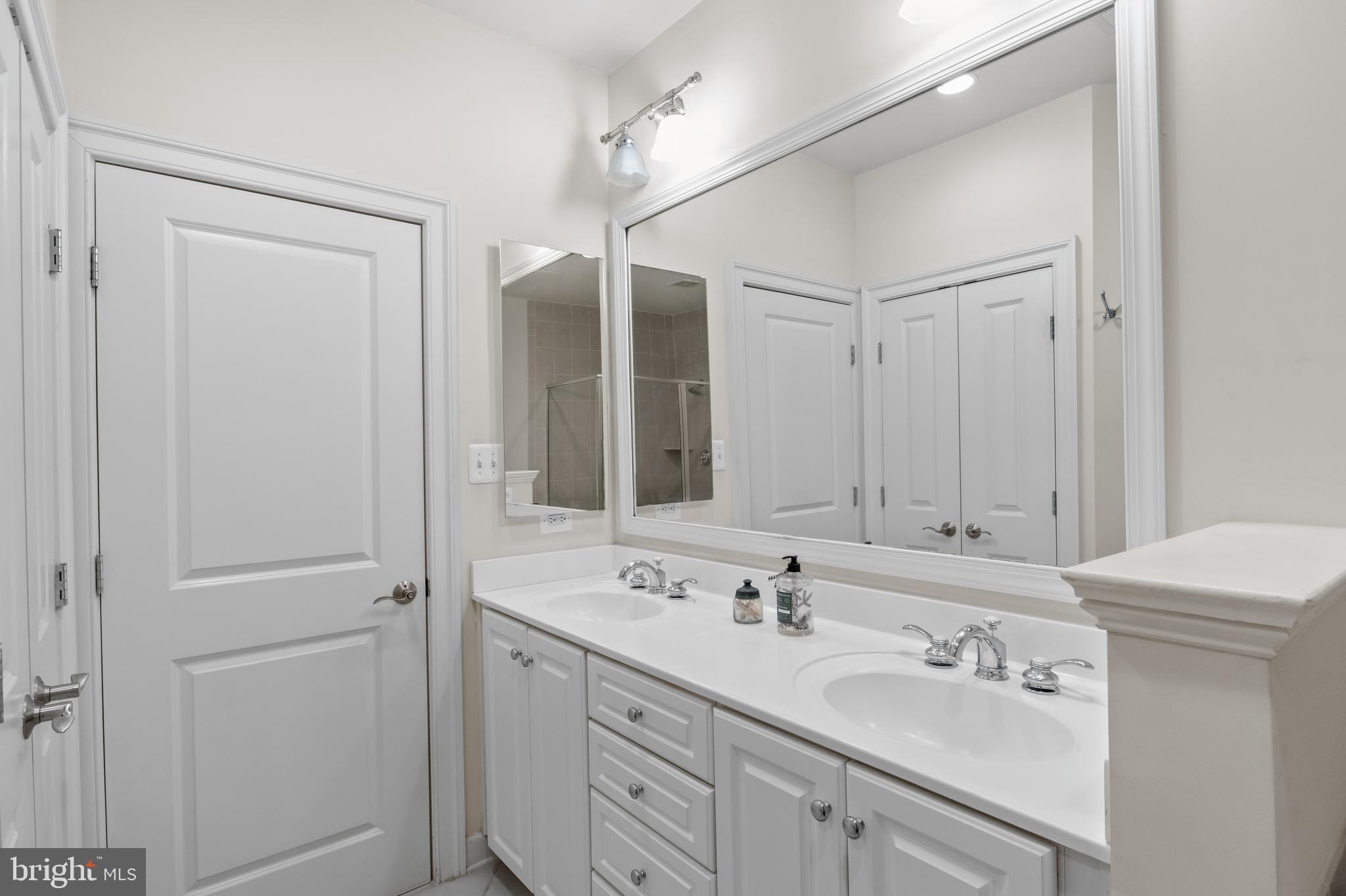 CHATHAM SQUARE - Residential