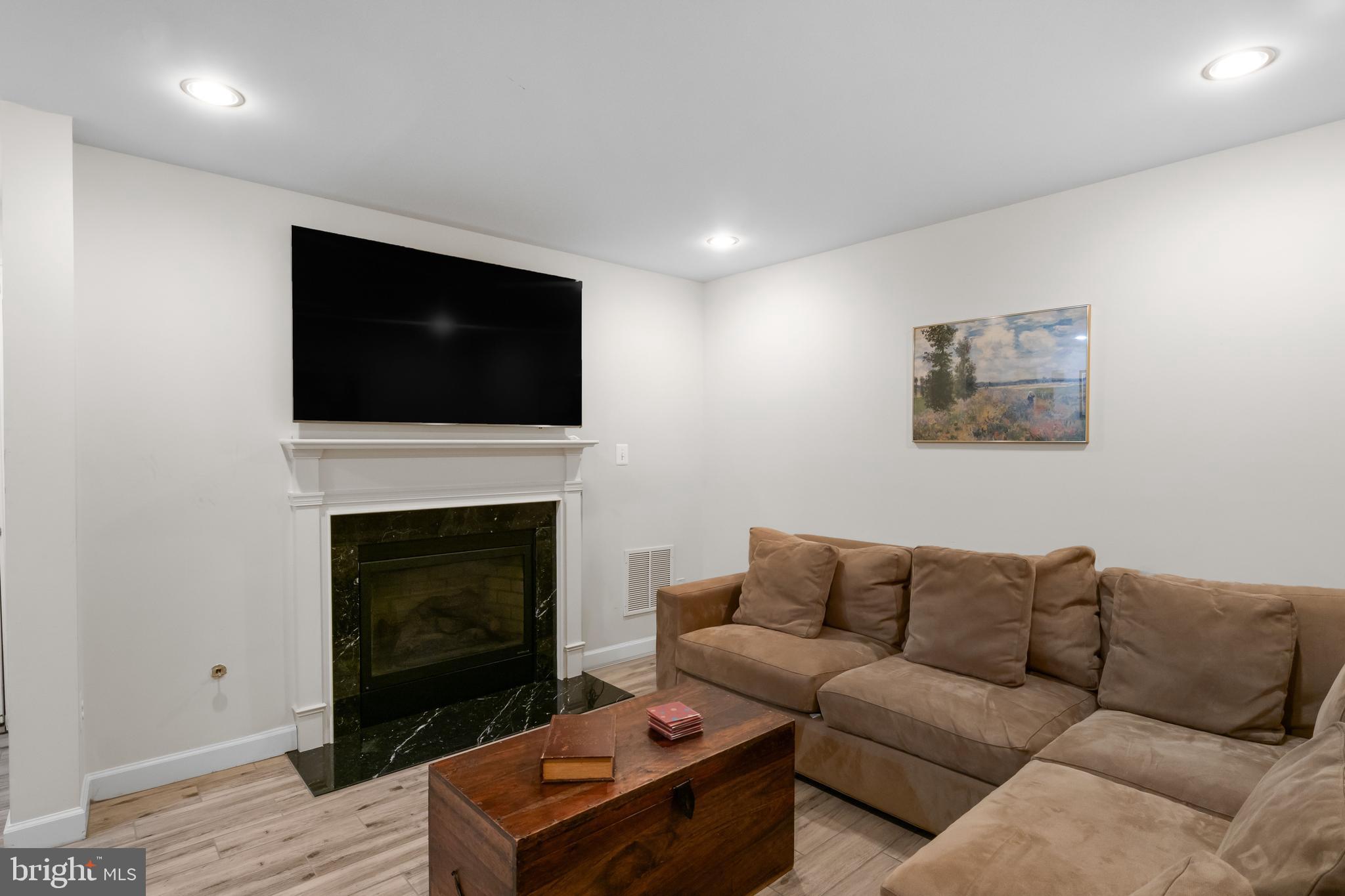 CHATHAM SQUARE - Residential