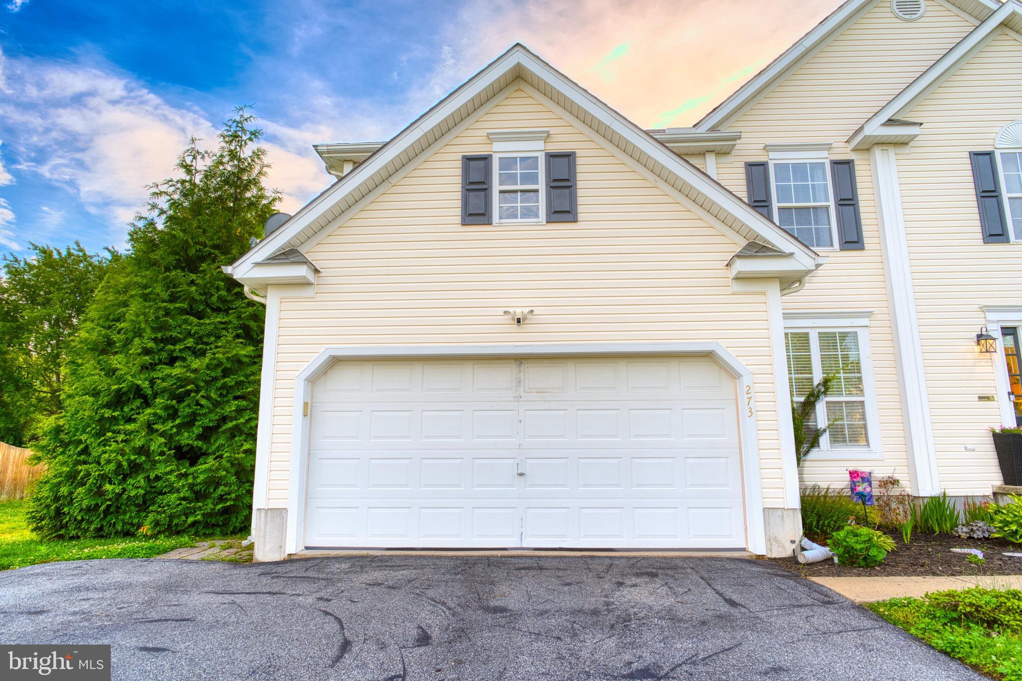 273 W DARBY CIRCLE