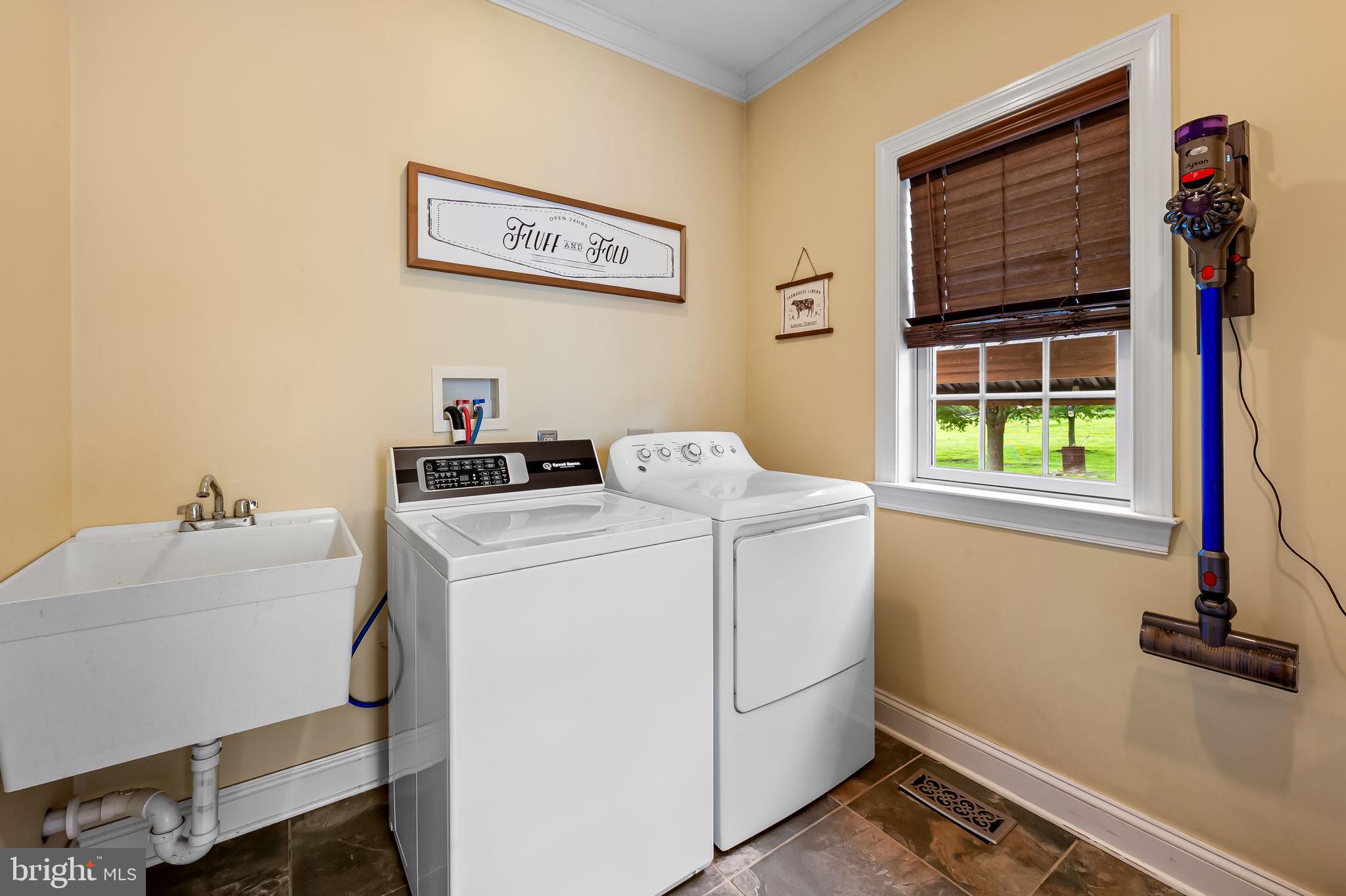 MADONNA MEADOWS - Farm