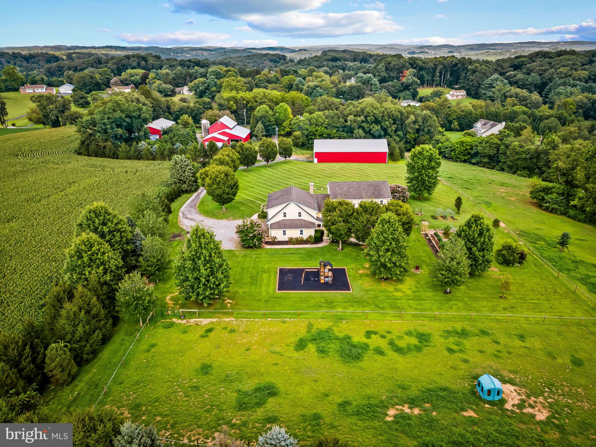 MADONNA MEADOWS - Farm