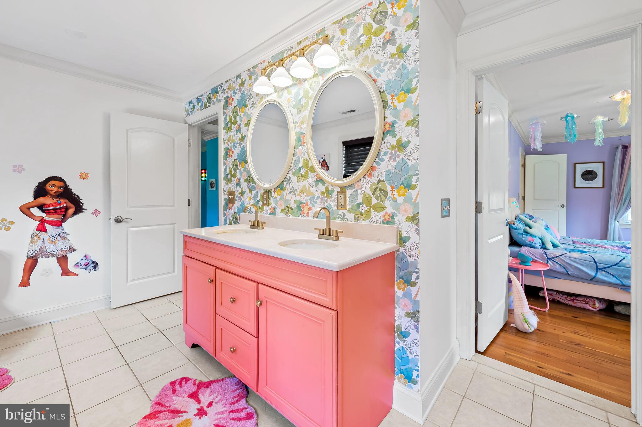 MADONNA MEADOWS - Farm