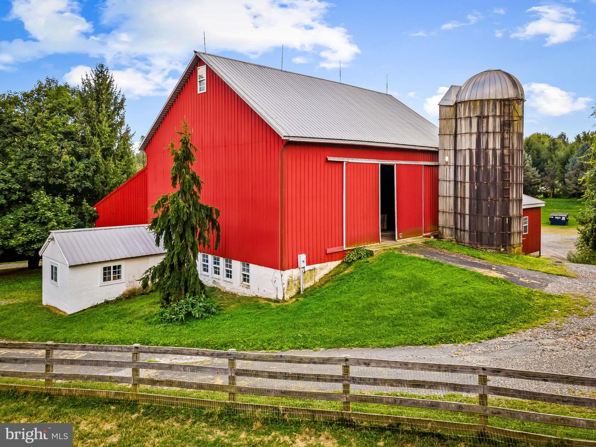 MADONNA MEADOWS - Farm