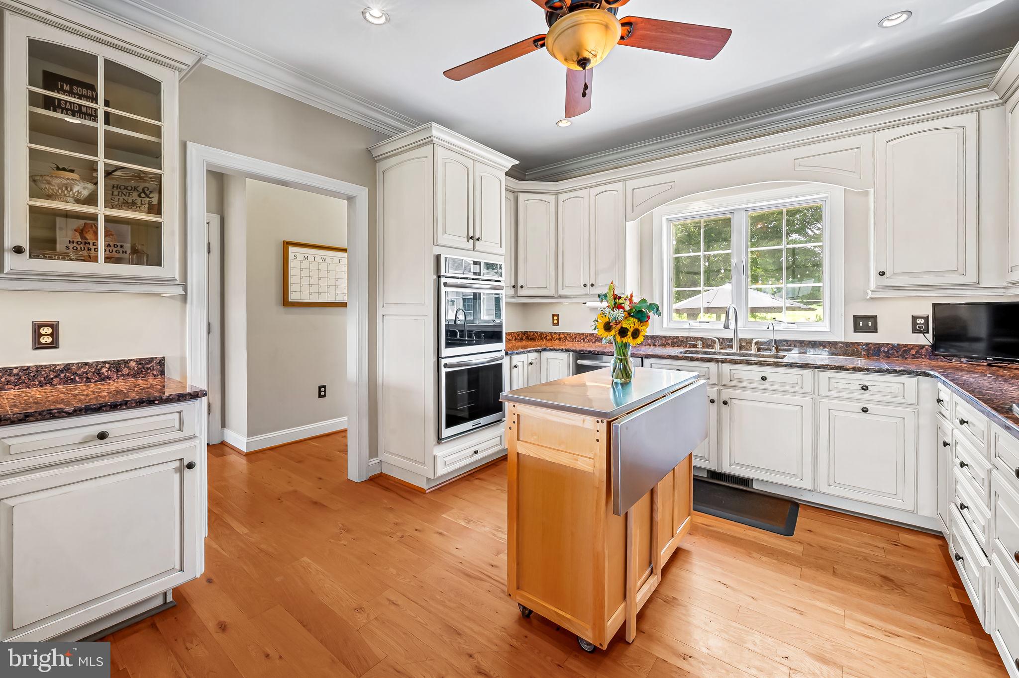 MADONNA MEADOWS - Farm