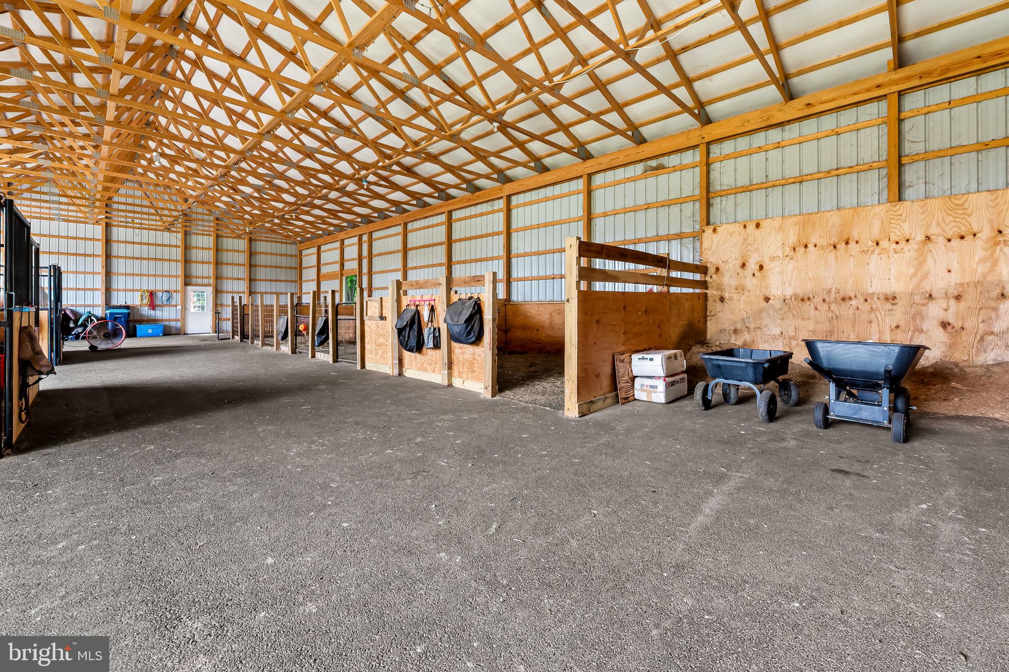 MADONNA MEADOWS - Farm