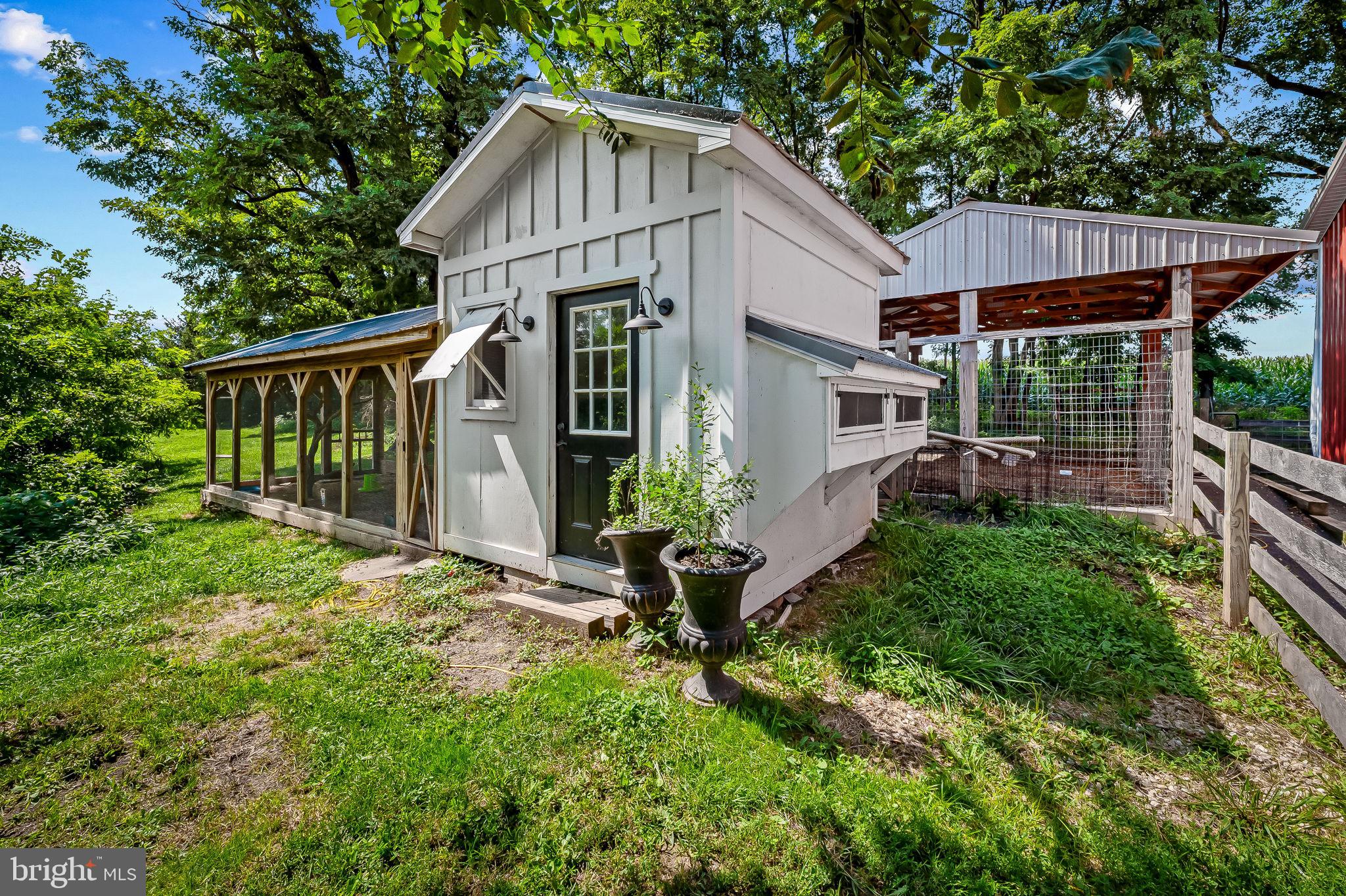 MADONNA MEADOWS - Farm