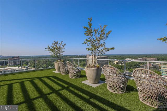 PIKE AND ROSE - Residential Lease