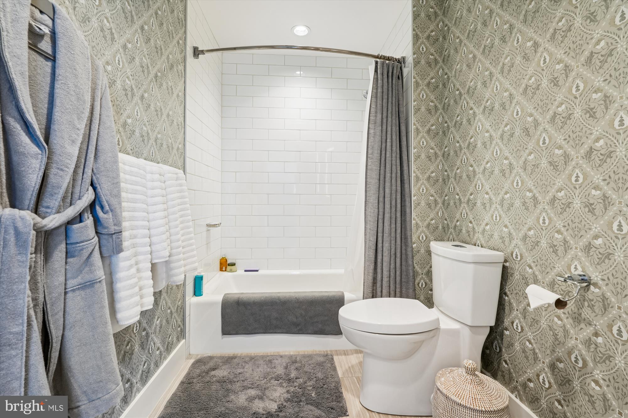 PIKE AND ROSE - Residential Lease