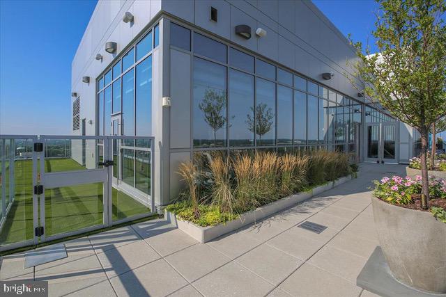 PIKE AND ROSE - Residential Lease