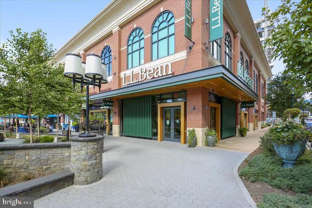 PIKE AND ROSE - Residential Lease