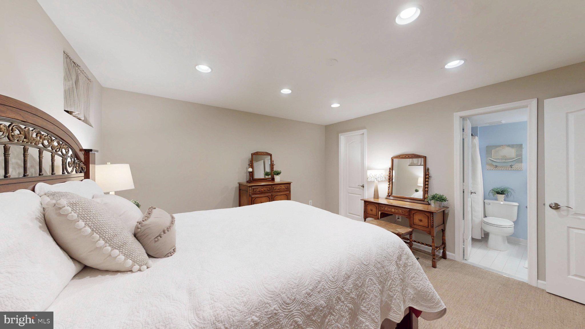 BROADLANDS - Residential